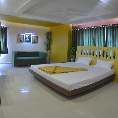 Hotel Barcelona Exotica Ahmedabad Exterior photo
