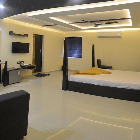Hotel Barcelona Exotica Ahmedabad Exterior photo