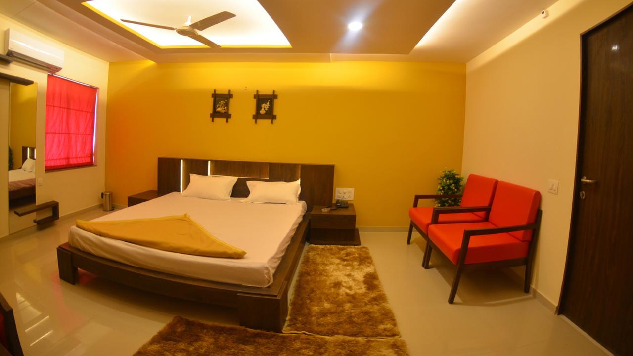 Hotel Barcelona Exotica Ahmedabad Exterior photo