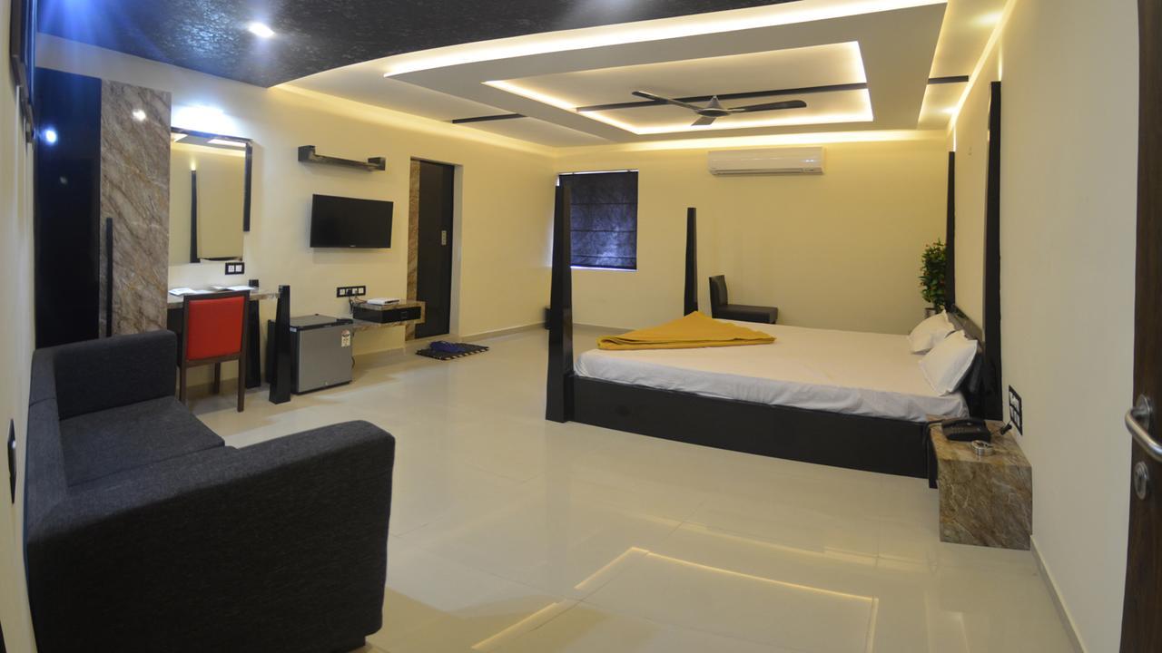 Hotel Barcelona Exotica Ahmedabad Exterior photo