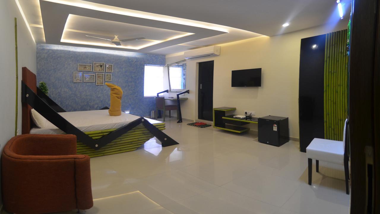 Hotel Barcelona Exotica Ahmedabad Exterior photo